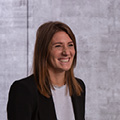 Picture of Justine Badoche Jacquet from the NOVIPRO's blog explaining Microsoft's new announcements for Fall 2023: the New Commerce Experience pricing model and the Copilot AI tool for Microsoft 365. This image illustrates major updates on Microsoft solutions, highlighting increased licensing flexibility and productivity optimization with artificial intelligence.